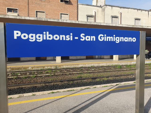 Foto nuovi cartelli stazione Poggibonsi-San Gimignano